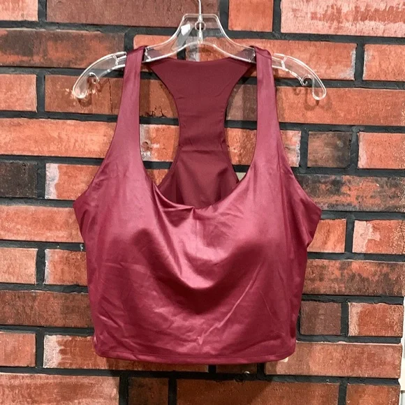 Fabletic Anywhere Shine Built-In Bra Tank - Picture 5 of 9